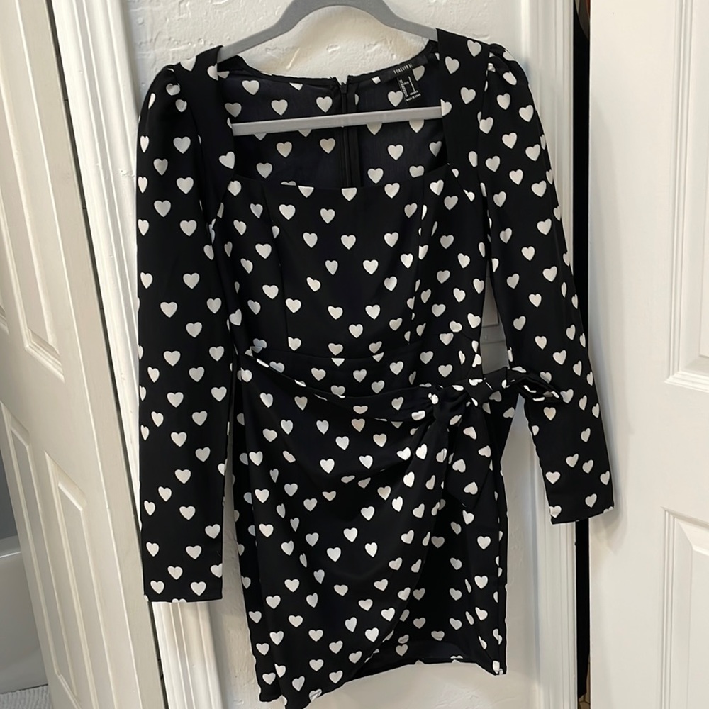 Absolutely adorable heart dress! Square neck with tie waist